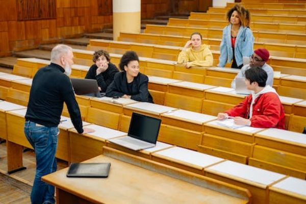 保定学院和南昌应用技术师范学院哪个好